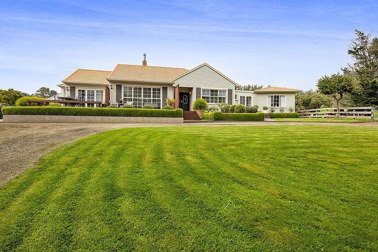 Photo of property in 5171b Mountain Road, Eltham, 4398