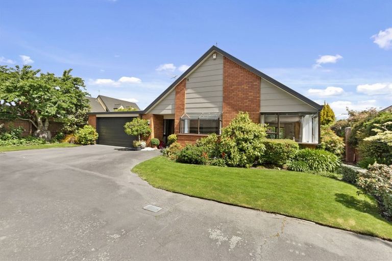 Photo of property in 21 Cricklewood Place, Avonhead, Christchurch, 8042