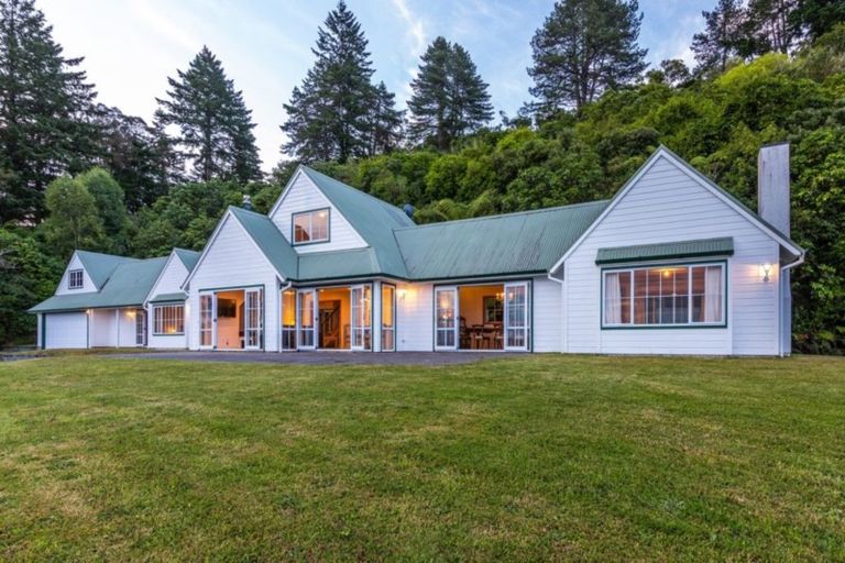 Photo of property in 26 Brunette Drive, Acacia Bay, Taupo, 3330