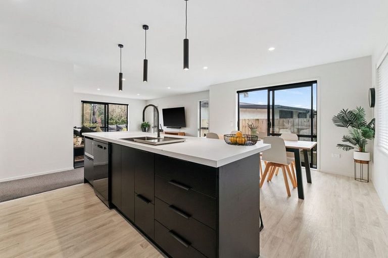 Photo of property in 32 Puhirake Crescent, Pyes Pa, Tauranga, 3112