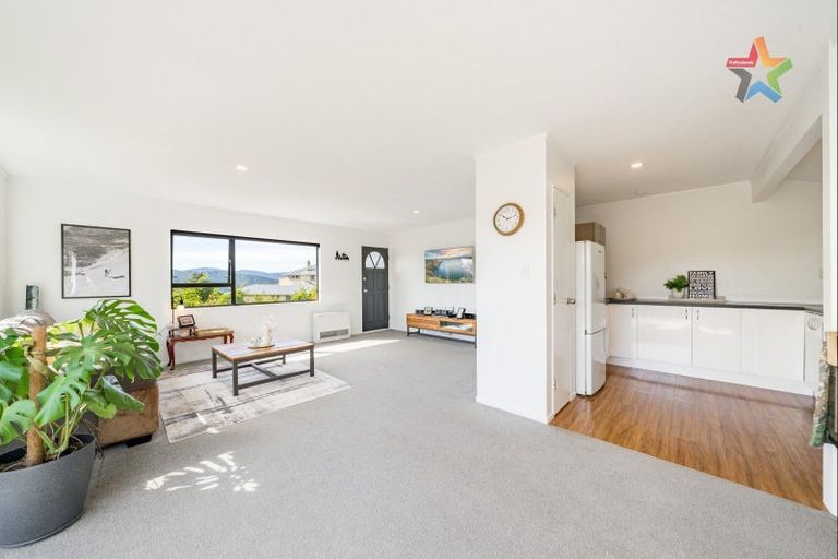 Photo of property in 26 Wisteria Grove, Maungaraki, Lower Hutt, 5010