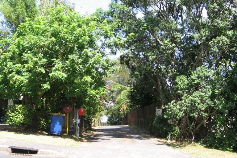 Photo of property in 1/16 Laurina Road, Sunnynook, Auckland, 0620