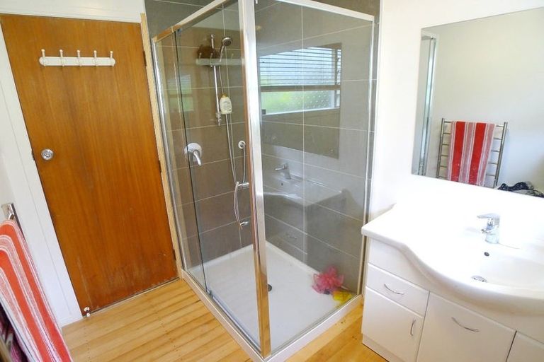 Photo of property in 15 Woodcote Drive, Glenfield, Auckland, 0629