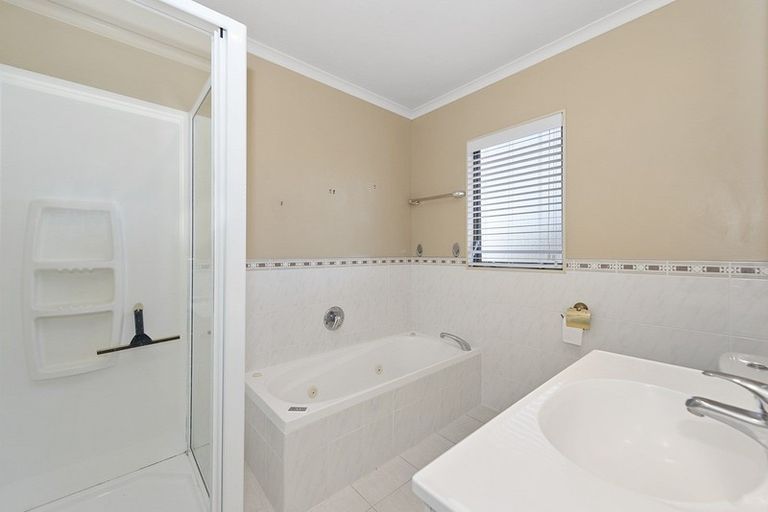 Photo of property in 18 Nielsen Gardens, Rototuna, Hamilton, 3210