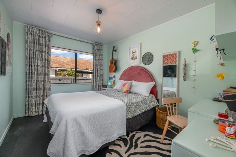 Photo of property in 39 Solar Road, Glen Eden, Auckland, 0602