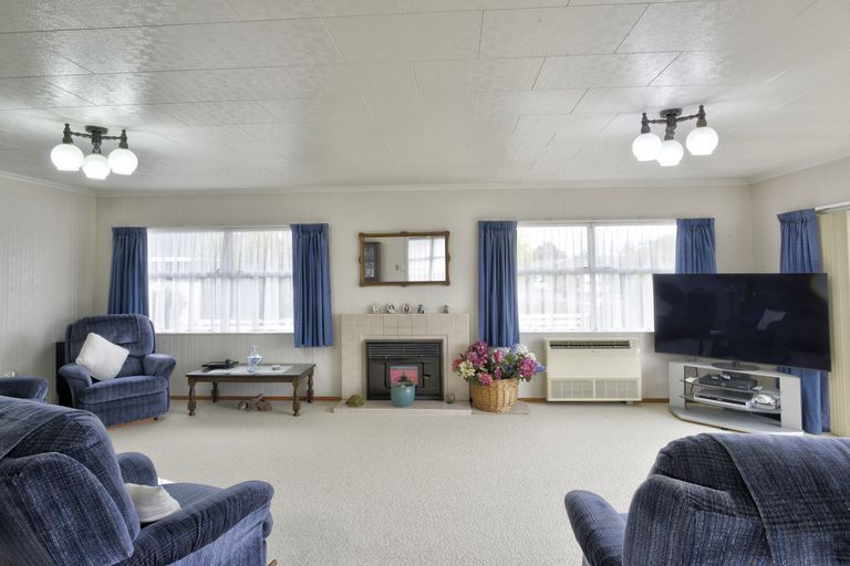 Photo of property in 11 Fairbrother Street, Carterton, 5713