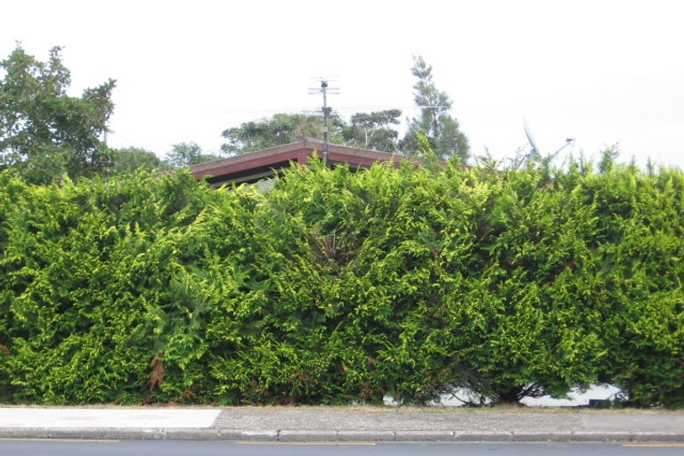 Photo of property in 2/112 Te Atatu Road, Te Atatu South, Auckland, 0610