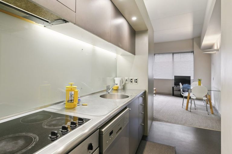 Photo of property in Gerondis Bldg Apartments, 408/60 Willis Street, Wellington Central, Wellington, 6011