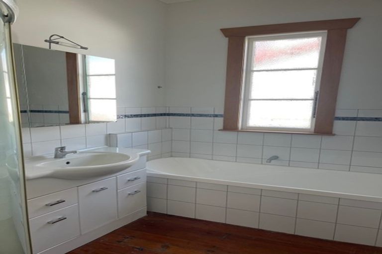 Photo of property in 16 Kensington Avenue, Petone, Lower Hutt, 5012