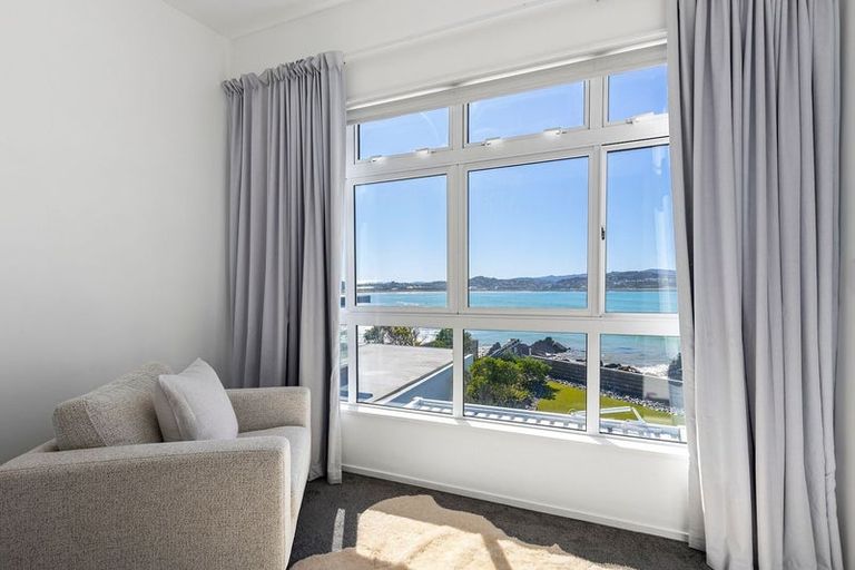 Photo of property in 277 Queens Drive, Lyall Bay, Wellington, 6022