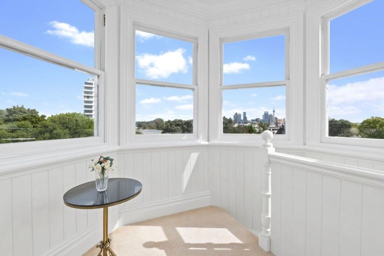 Photo of property in 41 Stanley Point Road, Stanley Point, Auckland, 0624