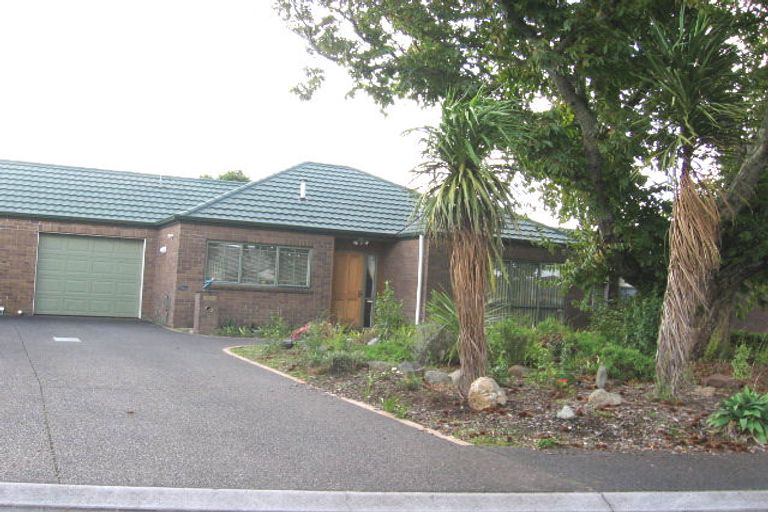Photo of property in 8 Craiburn Street, Ranui, Auckland, 0612