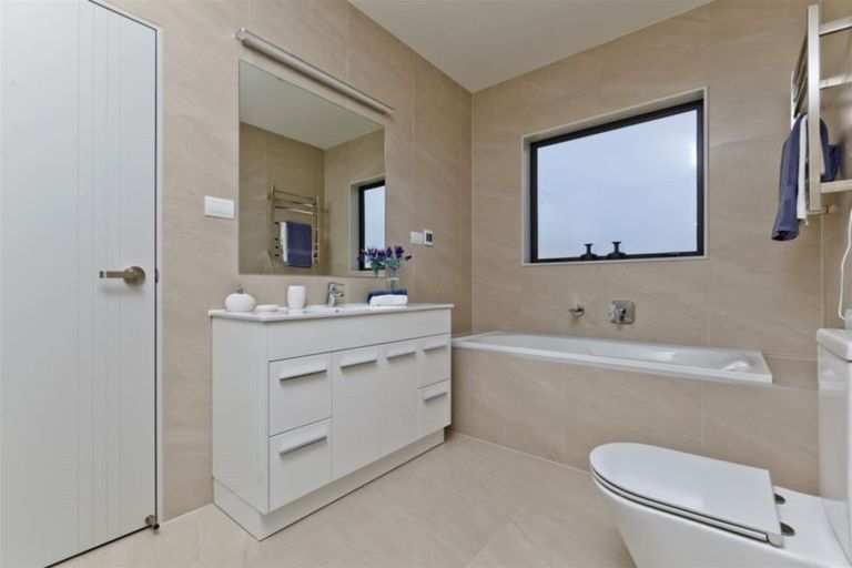 Photo of property in 6 Cavalli Road, Long Bay, Auckland, 0630