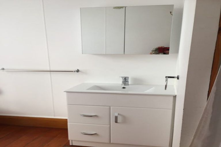 Photo of property in 115 Bethells Road, Waitakere, Henderson, 0781