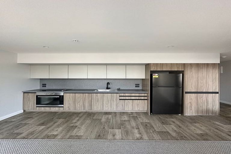 Photo of property in Unit 106,l1, 106/14 Laings Road, Hutt Central, Lower Hutt, 5010