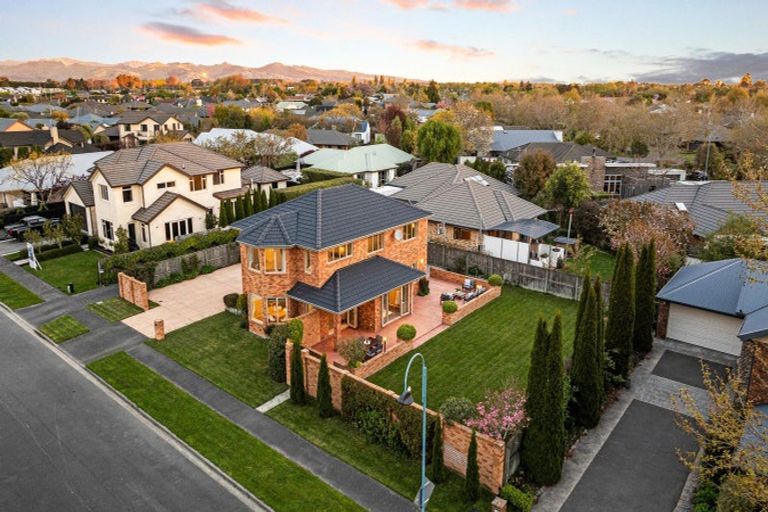 Photo of property in 64 Willowview Drive, Redwood, Christchurch, 8051