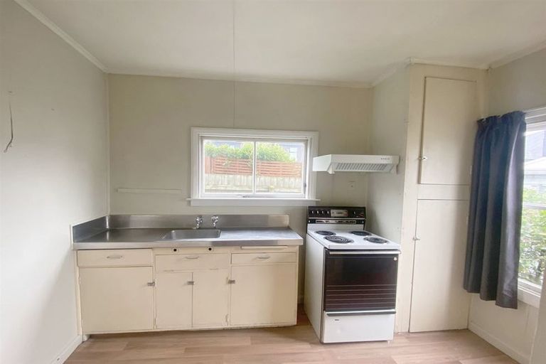 Photo of property in 102 Barbour Street, Waltham, Christchurch, 8011