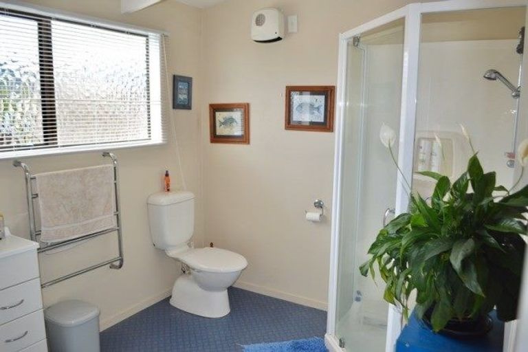 Photo of property in 11 Renata Road, Otaki, 5512