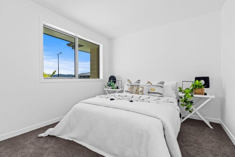 Photo of property in 104 Kaurinui Crescent, One Tree Point, 0118