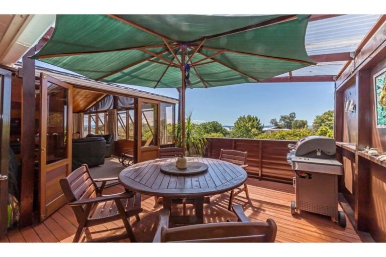 Photo of property in 1394 Whangaparaoa Road, Army Bay, Whangaparaoa, 0930