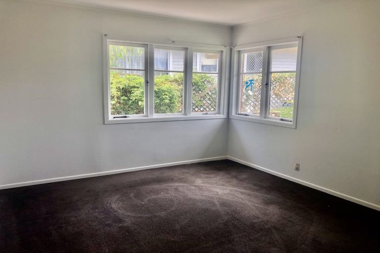 Photo of property in 40 Flanshaw Road, Te Atatu South, Auckland, 0610