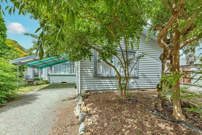 Photo of property in 88 Queenwood Road, Levin, 5510