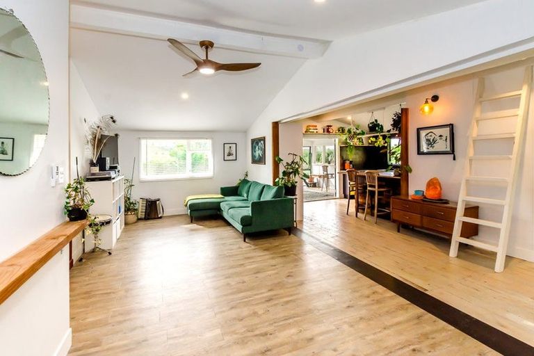 Photo of property in 577 Waikawa Beach Road, Waikawa Beach, Levin, 5573