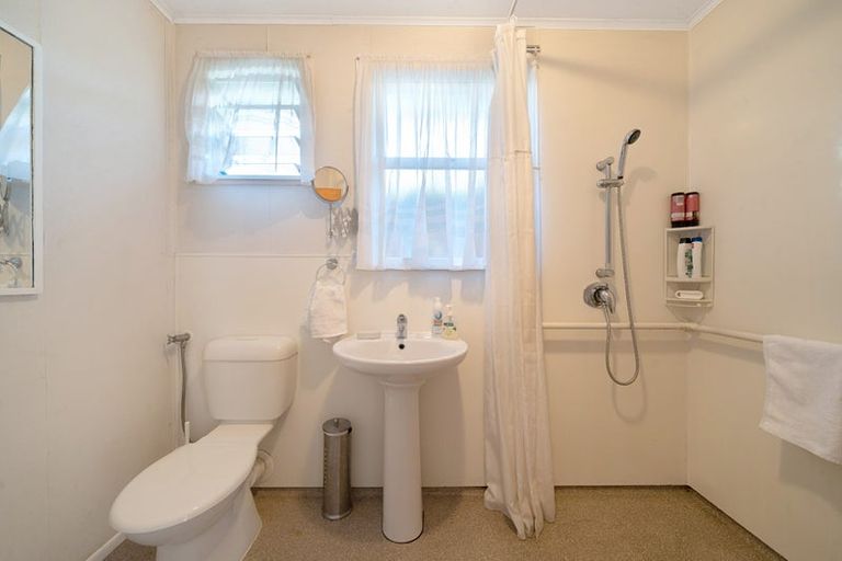Photo of property in 23 Buscomb Avenue, Henderson, Auckland, 0610