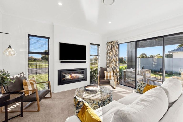 Photo of property in 77 Vogel Street, Cambridge, 3434