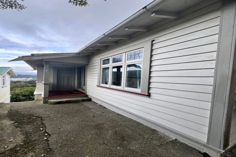 Photo of property in 68 Mortimer Terrace, Brooklyn, Wellington, 6021