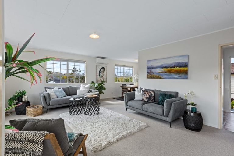 Photo of property in 53 Trias Road, Totara Vale, Auckland, 0629