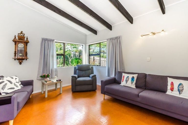 Photo of property in 27 Eruini Street, Waikanae Beach, Waikanae, 5036