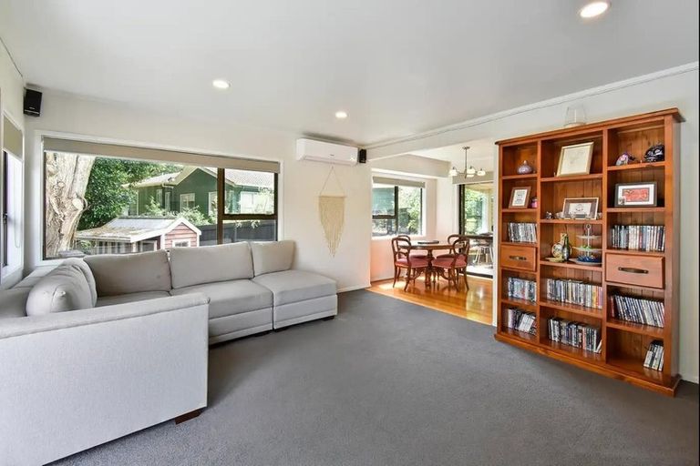 Photo of property in 46 Kingsclere Place, Goodwood Heights, Auckland, 2105