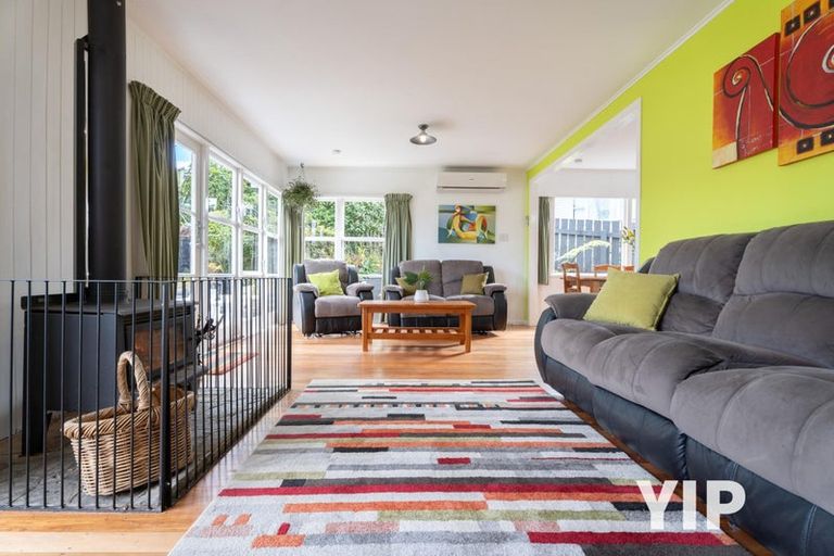 Photo of property in 36 Batchelor Street, Newlands, Wellington, 6037