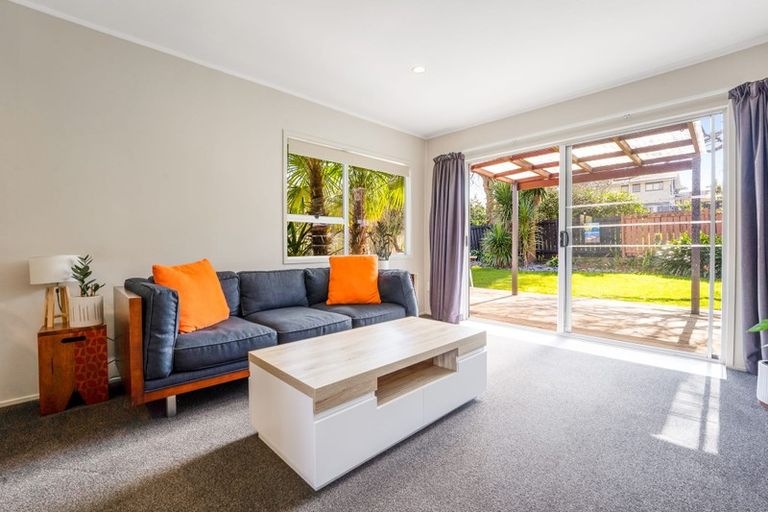Photo of property in 2/21 Birman Close, Half Moon Bay, Auckland, 2012