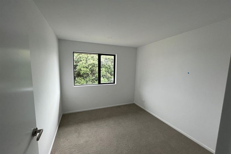 Photo of property in 1 Eileen Newey Place, Henderson, Auckland, 0612