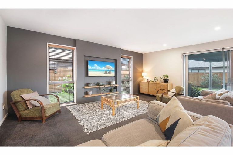 Photo of property in 8 Polish Settlers Place, Marshland, Christchurch, 8083