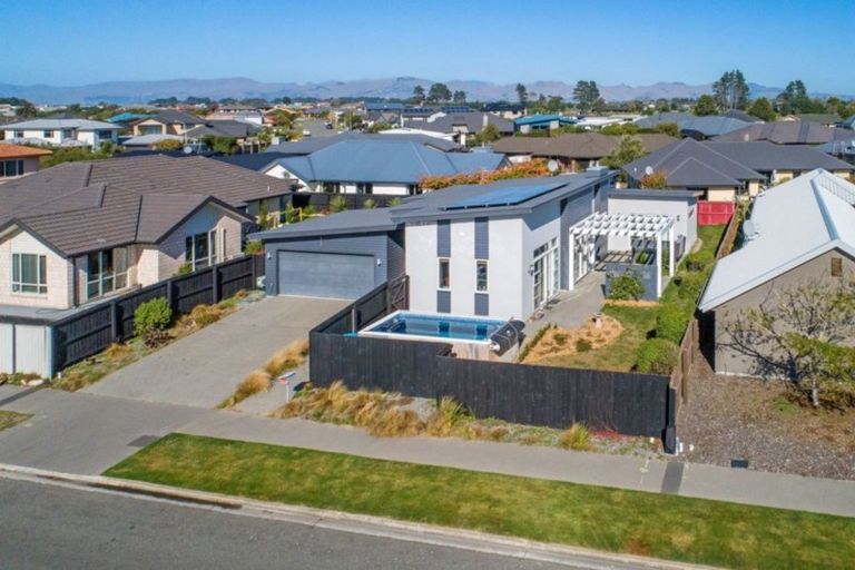 Photo of property in 139 Aston Drive, Waimairi Beach, Christchurch, 8083