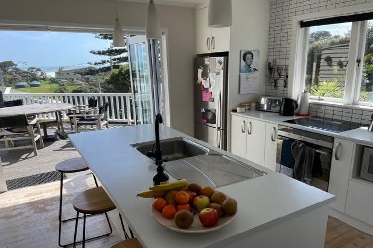 Photo of property in 10 Domain Crescent, Muriwai, Waimauku, 0881