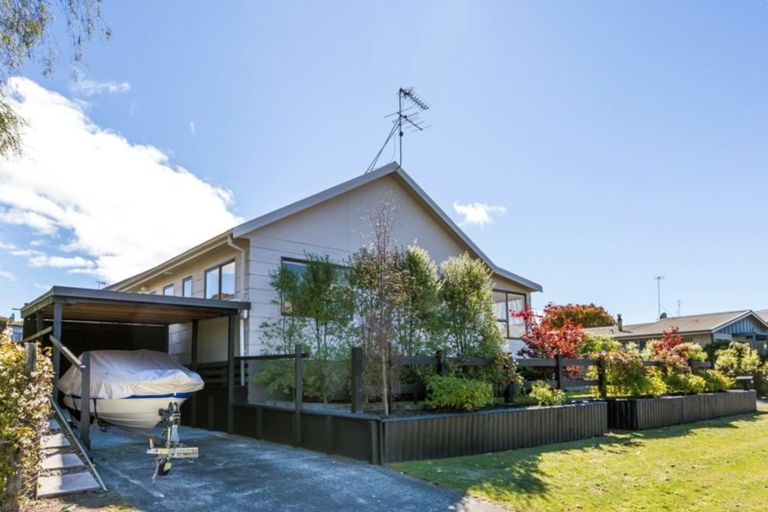 Photo of property in 3a Dorothy Drive, Acacia Bay, Taupo, 3330