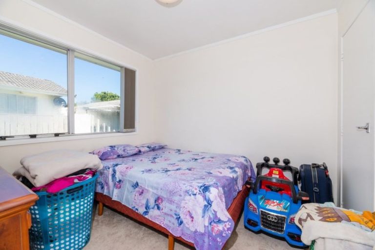 Photo of property in 1/15 Frobisher Way, Clendon Park, Auckland, 2103