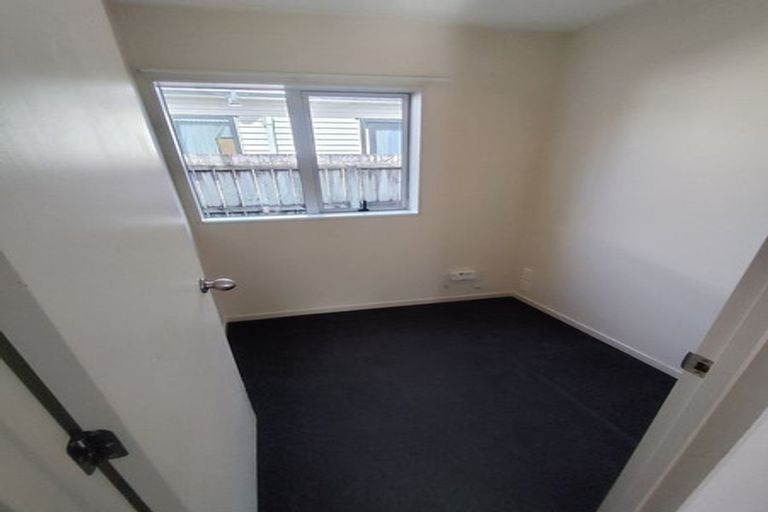 Photo of property in 8 Durham Street, Te Atatu Peninsula, Auckland, 0610