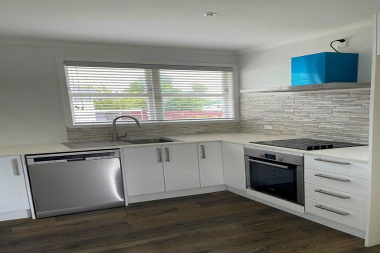 Photo of property in 84 Universal Drive, Henderson, Auckland, 0610