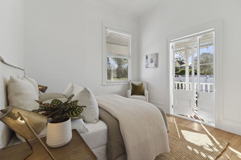 Photo of property in 4 Clarence Road, Northcote Point, Auckland, 0627