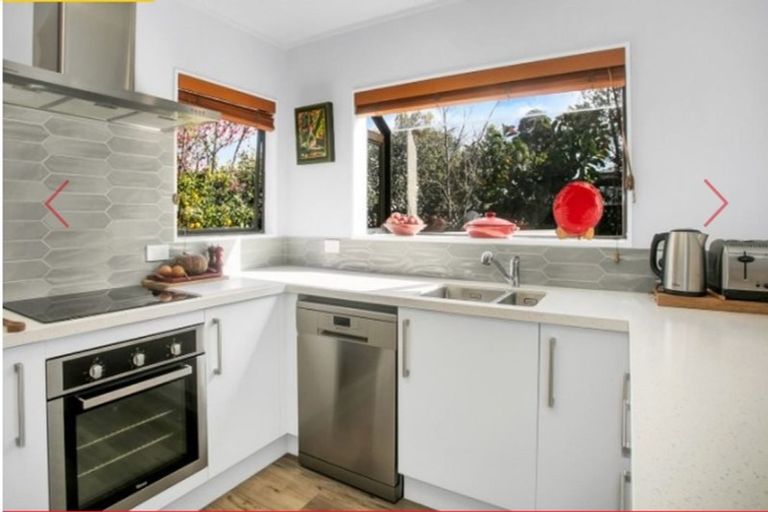 Photo of property in 15b Montrose Street, Point Chevalier, Auckland, 1022