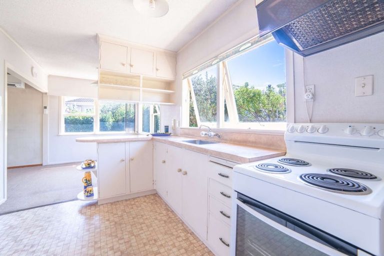 Photo of property in 51 Becroft Drive, Forrest Hill, Auckland, 0620