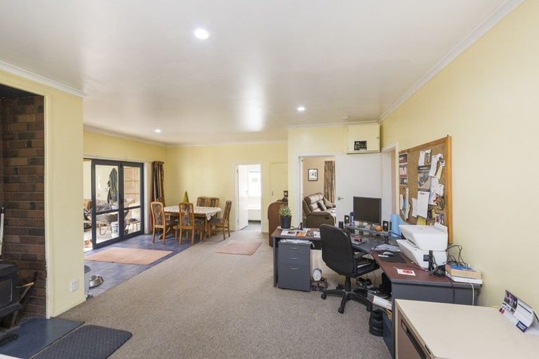 Photo of property in 18 Marshall Road, Hunterville, 4730