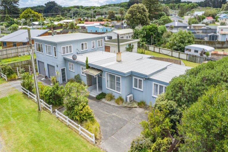 Photo of property in 5 Ngatiawa Street, Himatangi Beach, Foxton, 4891