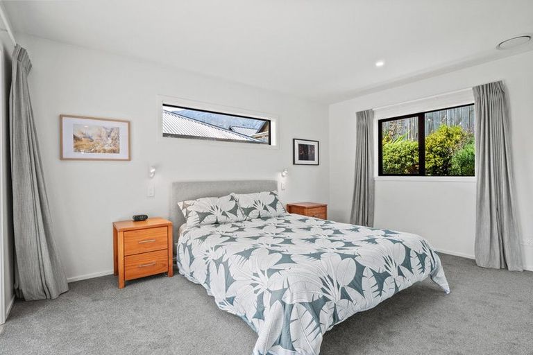 Photo of property in 17 Howden Drive, Jacks Point, 9371