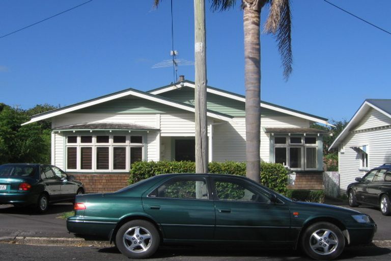 Photo of property in 18 Duders Avenue, Devonport, Auckland, 0624